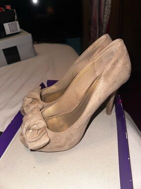 FIONI Nude Suede Peep-Toe Heels with Bow Accent